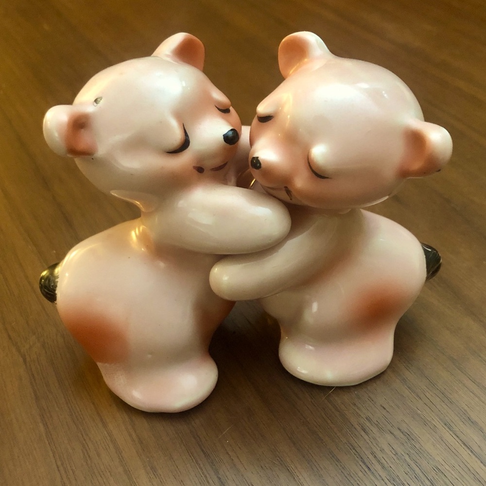 Hugging Bears Vintage Salt and Pepper Shakers 💕 Van Tellingen c. 1960’s